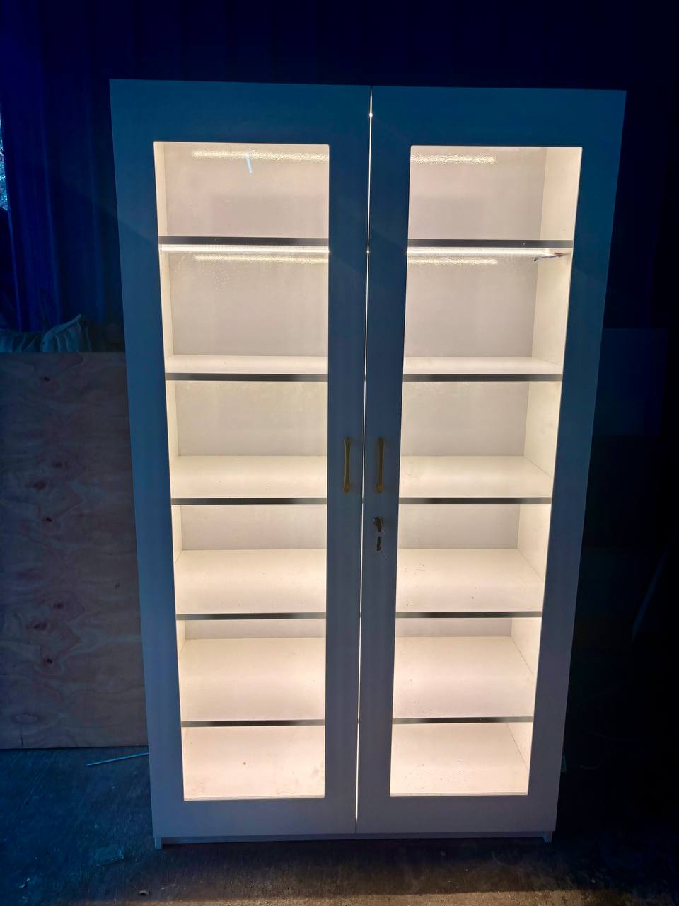 36 x 14 x 60 Inches Blockboard Cabinet with Lock & Lighting 7 Layers Code : T19