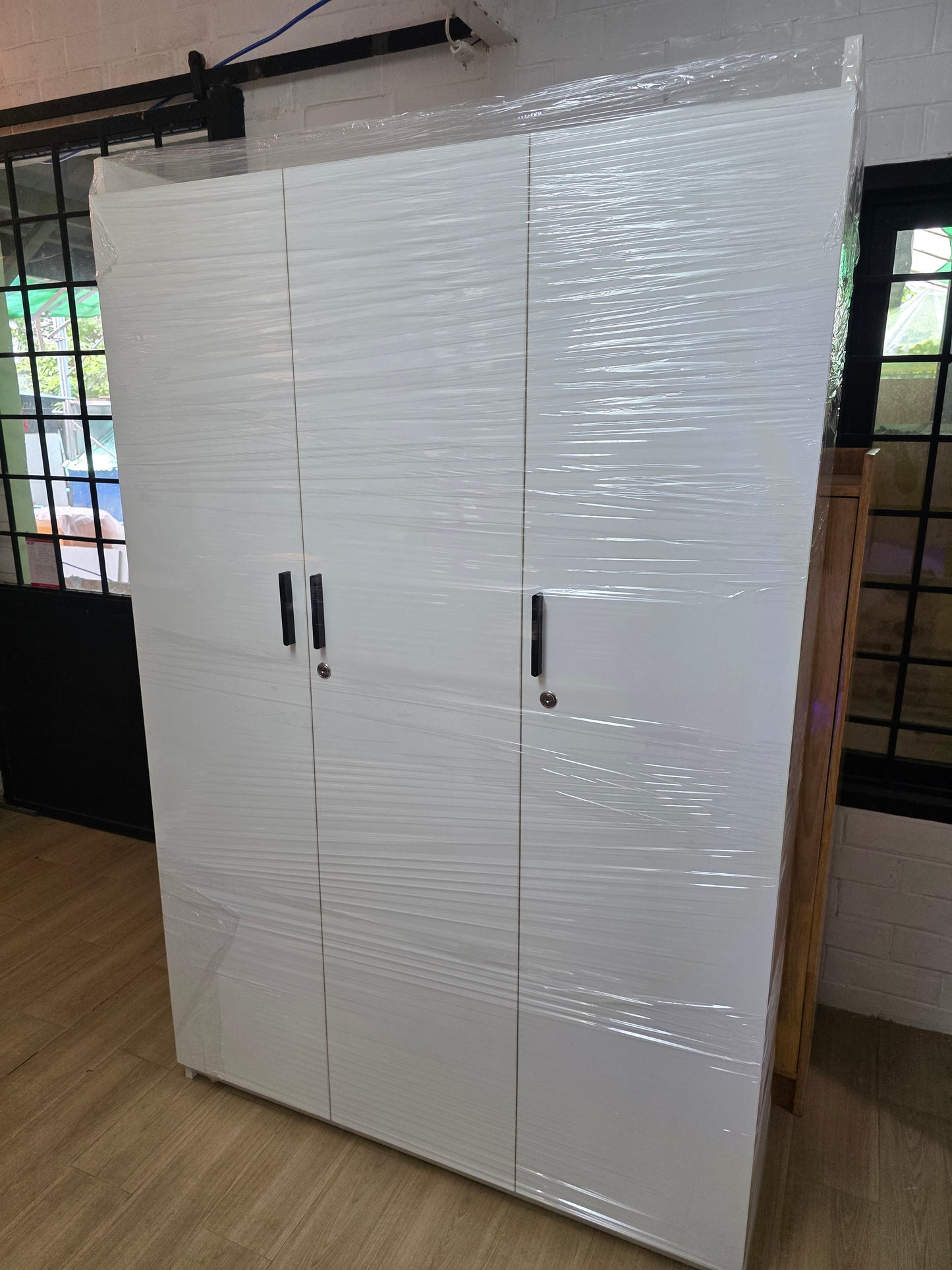 Wardrobe Rubber Blockboard With 3 Door  ( White ) 42 x 14 x66 Inches Code : T50